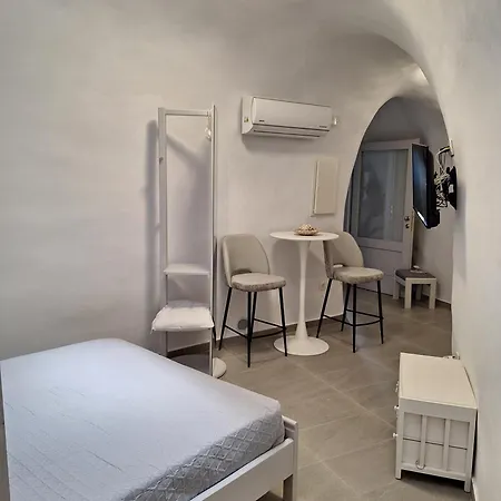 Anamnesis Fira (Santorini)