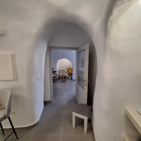 Anamnesis Apartmanhotel Fíra