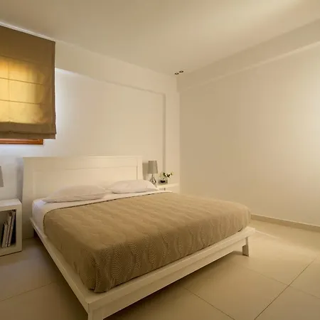 Anamnesis Fira (Santorini)